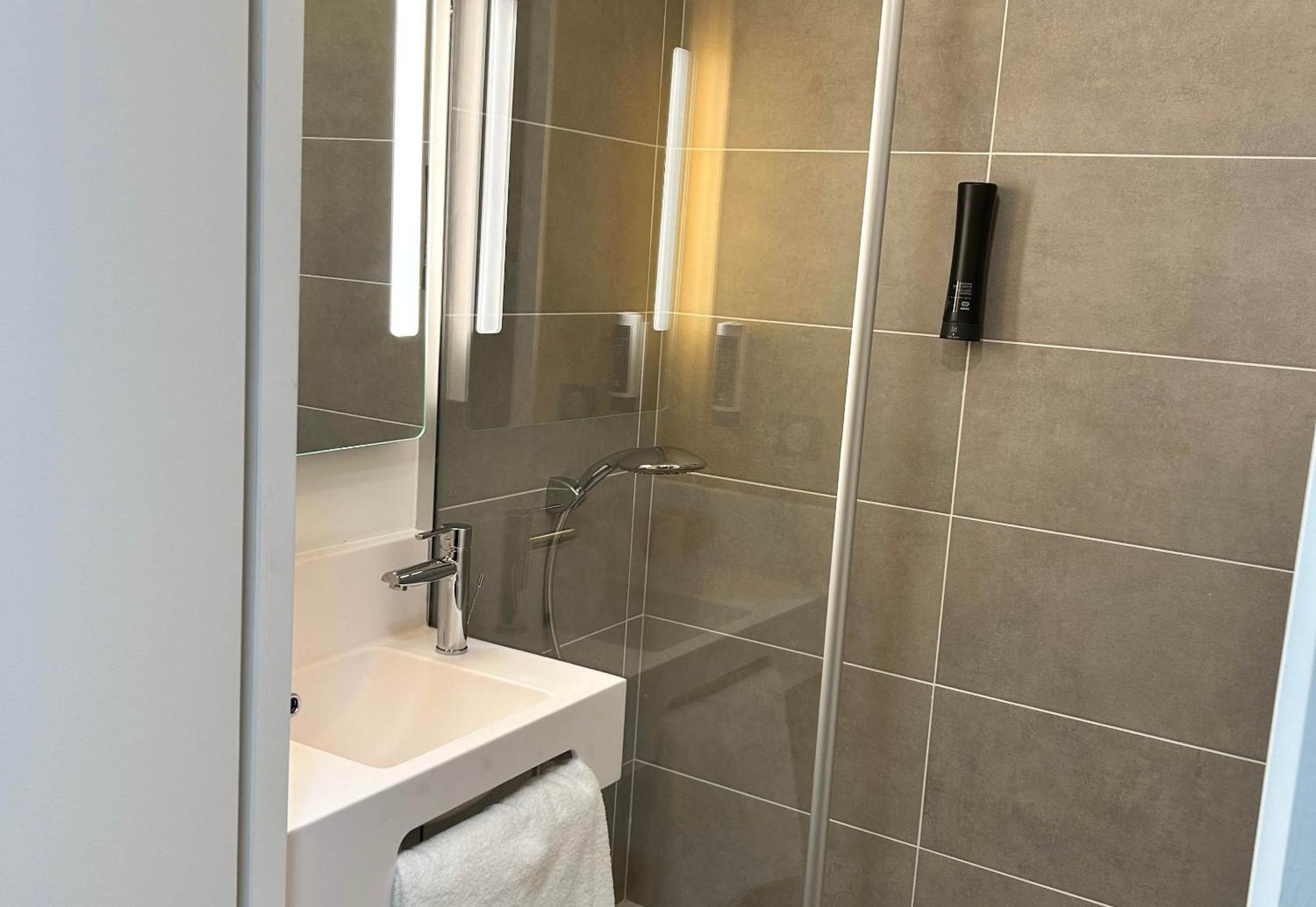 B&B Hotel Cergy Saint-Christophe Gare Екстериор снимка
