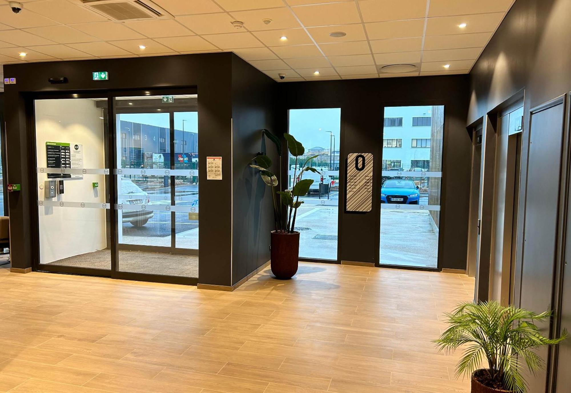 B&B Hotel Cergy Saint-Christophe Gare Екстериор снимка