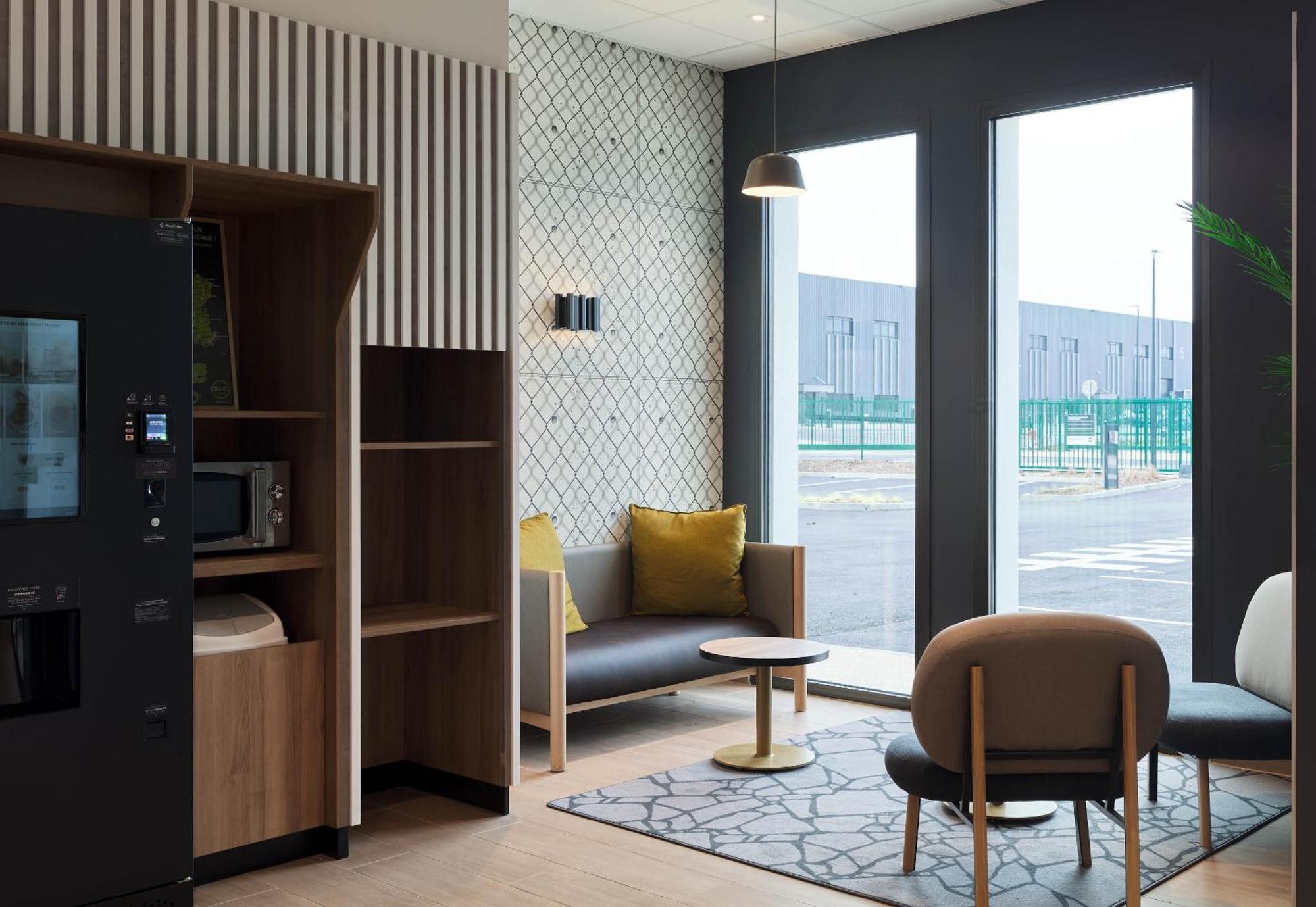 B&B Hotel Cergy Saint-Christophe Gare Екстериор снимка