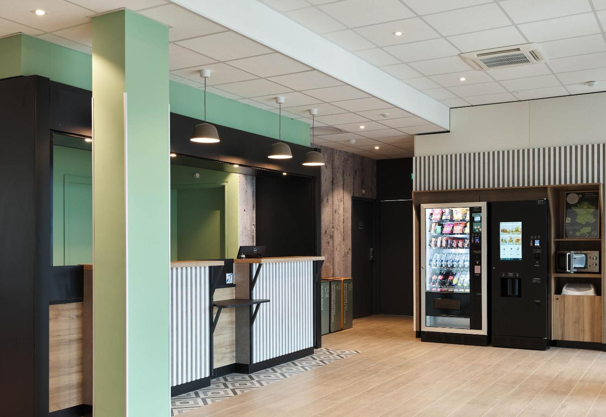 B&B Hotel Cergy Saint-Christophe Gare Екстериор снимка