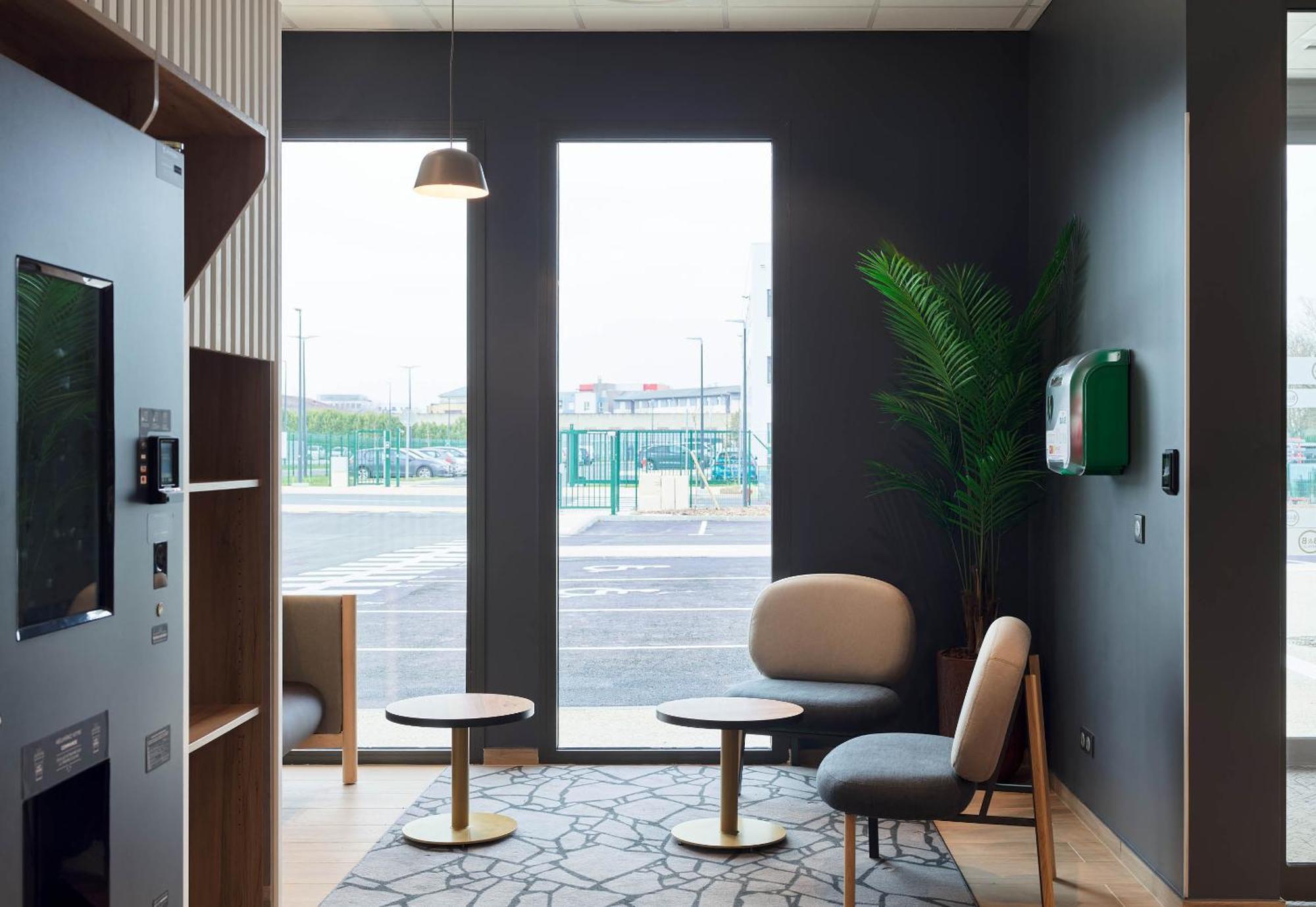 B&B Hotel Cergy Saint-Christophe Gare Екстериор снимка